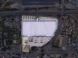 Centre Commercial La Valentine (ESQ), vue satellite de l'emprise du bâtiment au milieu des voies et des parkings