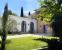 Bastide Craponne, extension blanche à fenêtres cintrées accolée à la bâtisse ocre